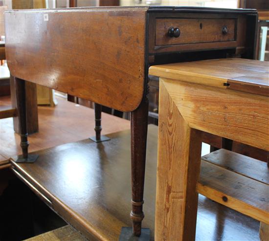 Mahogany pembroke table